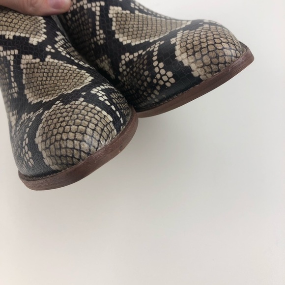 Madewell Sonia Low Chelsea Leather Bootie 6 Natural Multi Snake Embossed $188 - Picture 5 of 11